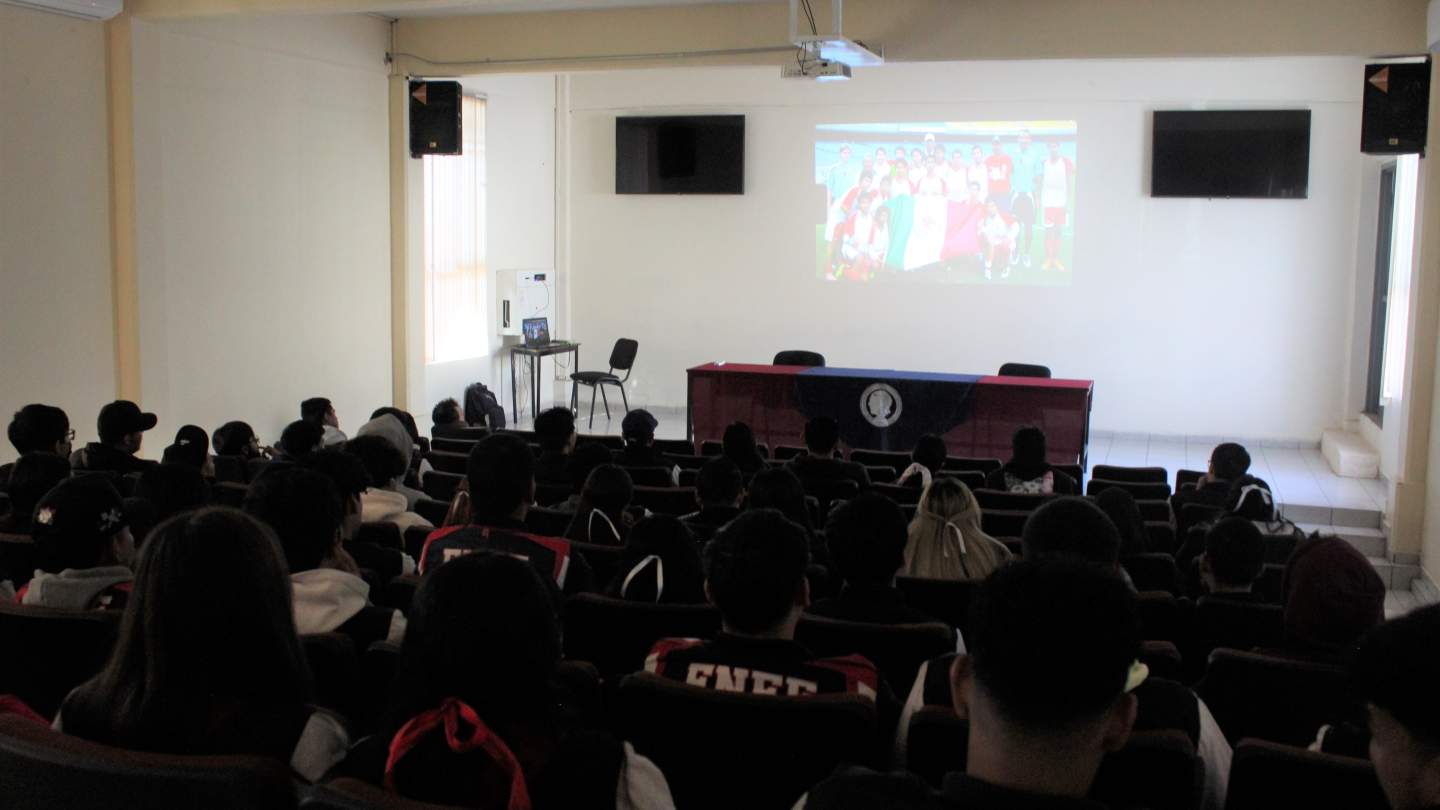 Futuros docentes de educación física se inspiran con “Una historia de campeones”